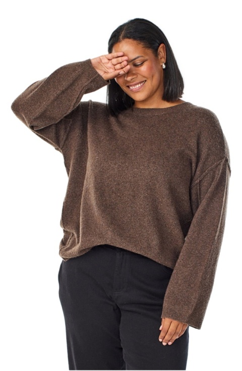 ZIZZI MODNY LUŹNY SWETER BRĄZOWY PRZESZYCIA 499B